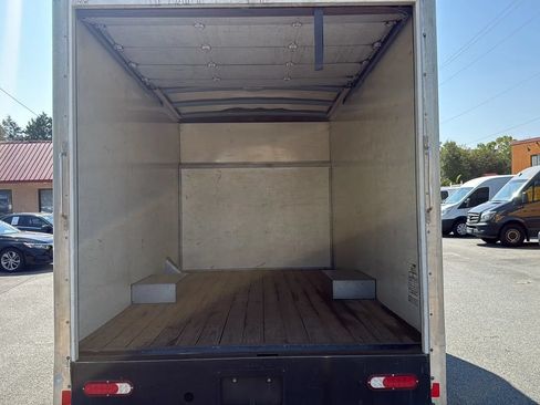 Used 2017 Chevrolet Express 3500 RWD image 7