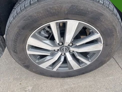 Used 2025 Nissan Pathfinder SL image 13