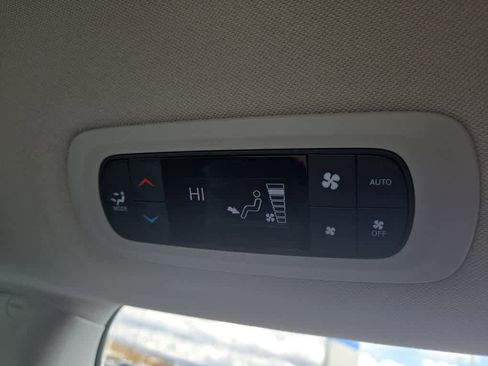 Used 2024 Chrysler Pacifica Touring-L image 60