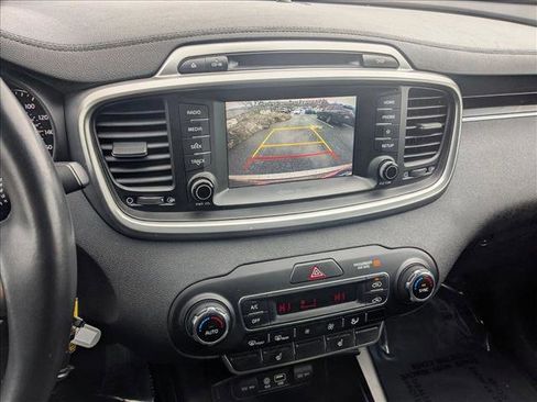 Used 2019 Kia Sorento LX w/ LX Convenience Package image 13
