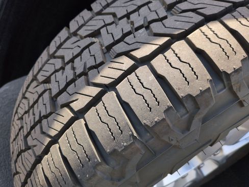 Used 2019 Chevrolet Traverse LT image 12