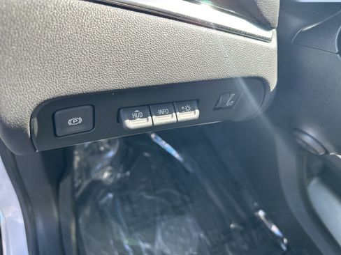 Certified 2023 Buick Enclave Avenir w/ Avenir Technology Package AWD/4WD image 12