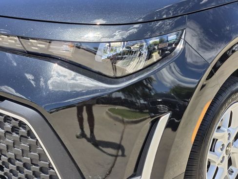 Used 2025 Kia Soul LX w/ LX Technology Package FWD image 15