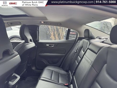 Used 2019 Volvo S60 T6 Momentum w/ Premium Package image 12