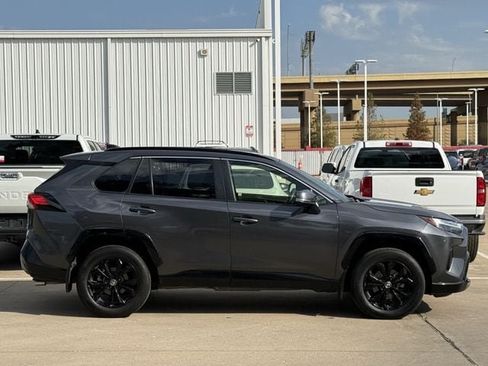 Used 2022 Toyota RAV4 SE AWD/4WD image 3