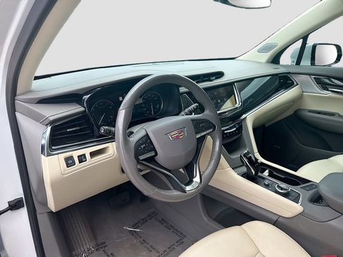 Used 2022 Cadillac XT6 Premium Luxury FWD image 9