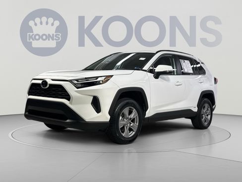 Used 2025 Toyota RAV4 LE AWD/4WD image 1