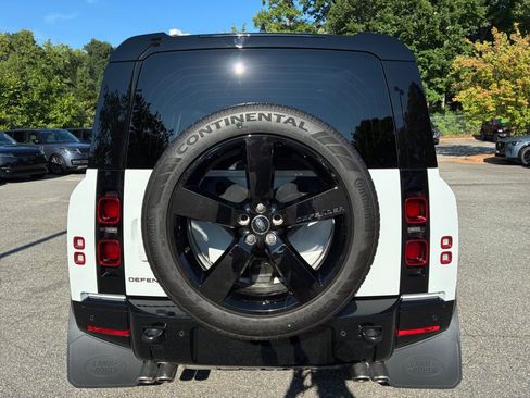 Certified 2025 Land Rover Defender 110 X-Dynamic SE AWD/4WD image 14