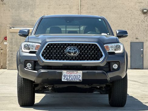 Used 2019 Toyota Tacoma TRD Off-Road AWD/4WD image 8