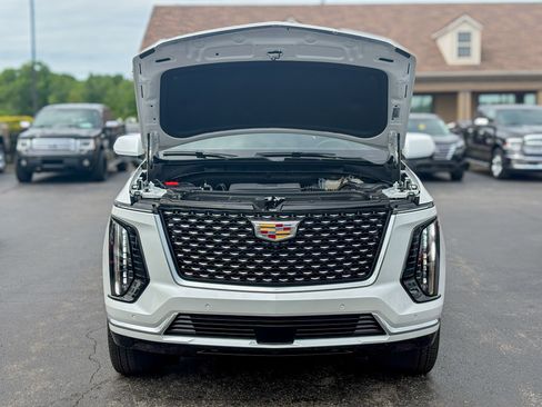 Used 2025 Cadillac Escalade Premium Luxury AWD/4WD image 43
