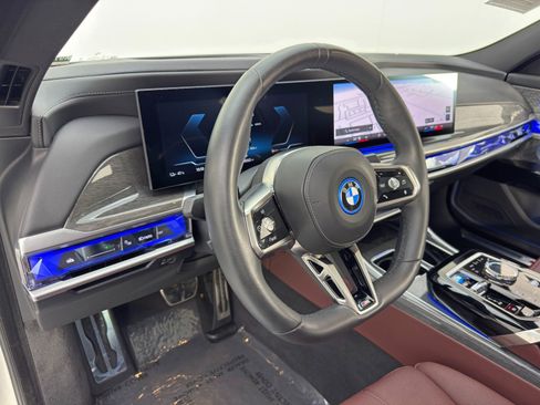 Used 2023 BMW i7 xDrive60 w/ Executive Package 2 AWD/4WD image 13