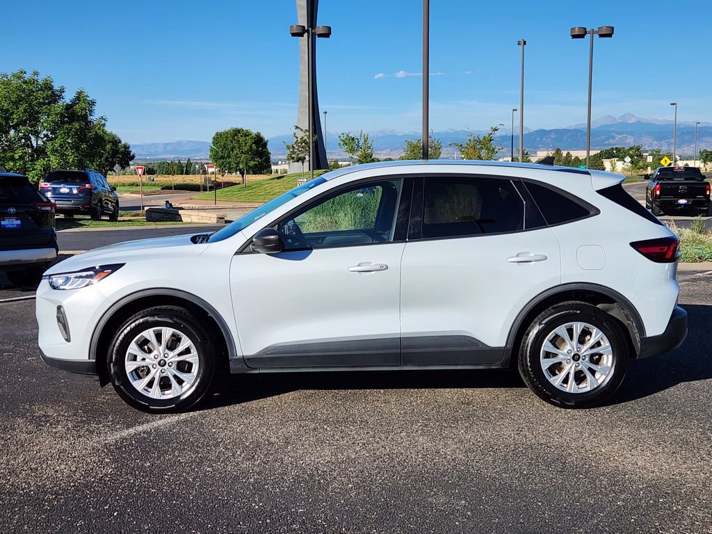 Used 2025 Ford Escape Active AWD/4WD image 2