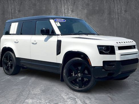 Used 2025 Land Rover Defender 110 V8 AWD/4WD image 3