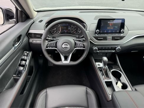 New 2025 Nissan Altima 2.5 SR image 17