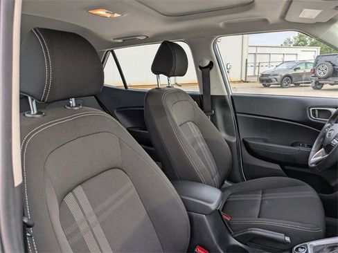 Used 2024 Hyundai Venue SEL image 34
