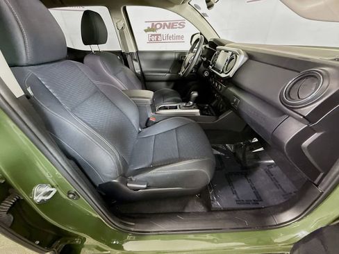 Used 2022 Toyota Tacoma SR5 w/ Trail Edition AWD/4WD image 31