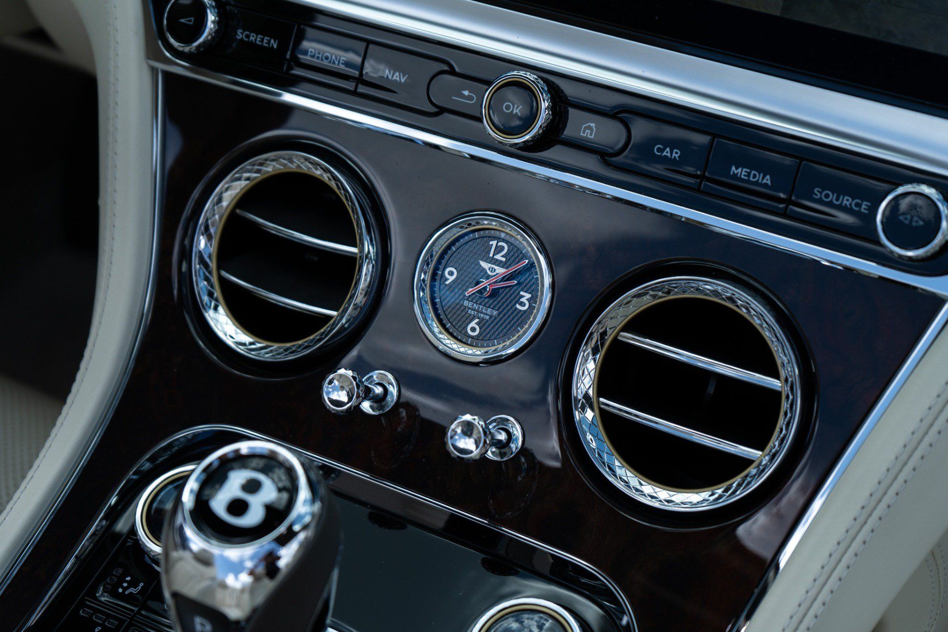 Used 2022 Bentley Continental GT AWD/4WD image 28