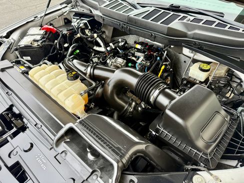 Used 2022 Ford F150 XLT w/ Trailer Tow Package image 9