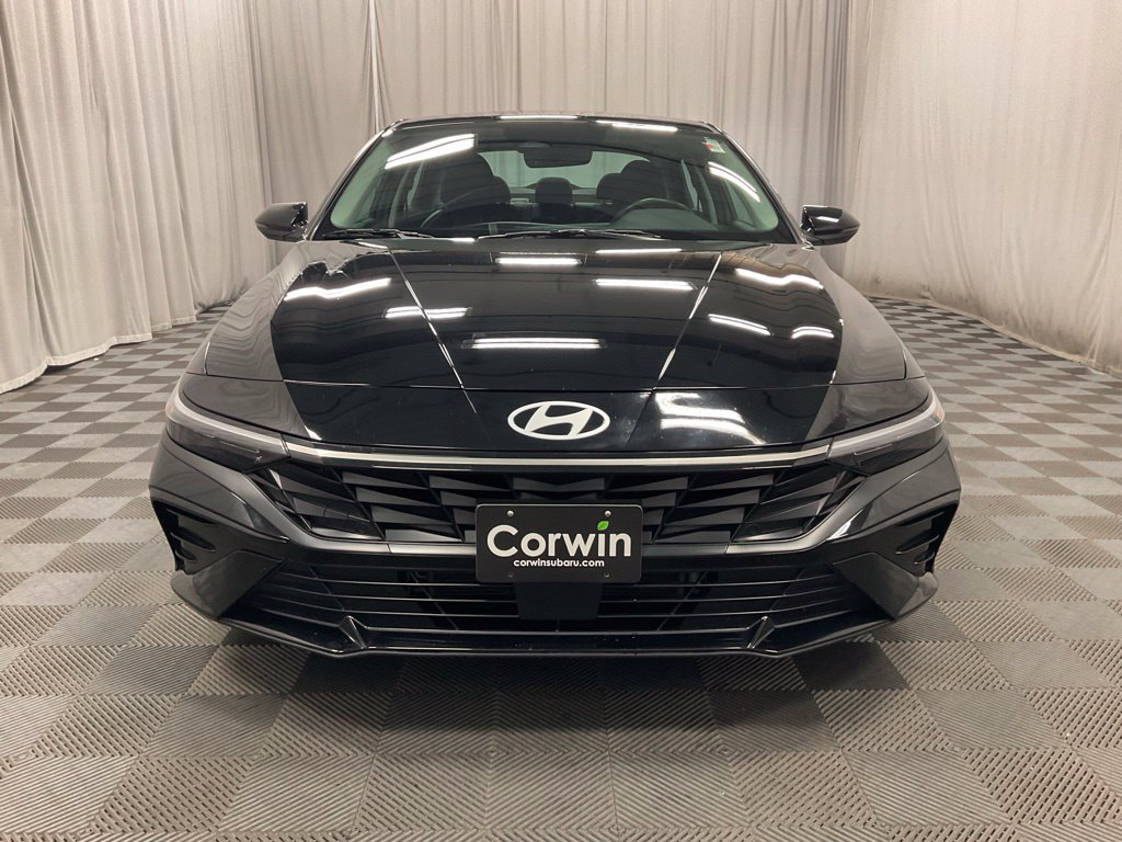 Used 2025 Hyundai Elantra Limited FWD image 13