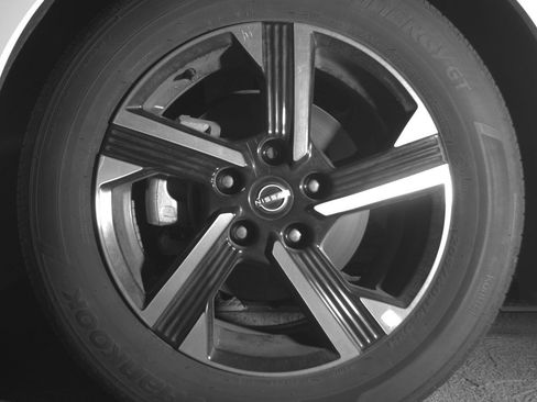 Used 2025 Nissan Sentra SV FWD image 12