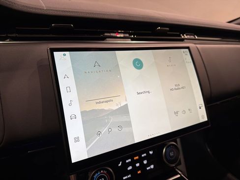 Used 2023 Land Rover Range Rover Long Wheelbase SE image 21