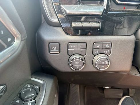 Used 2025 Chevrolet Silverado 1500 High Country w/ Technology Package AWD/4WD image 24