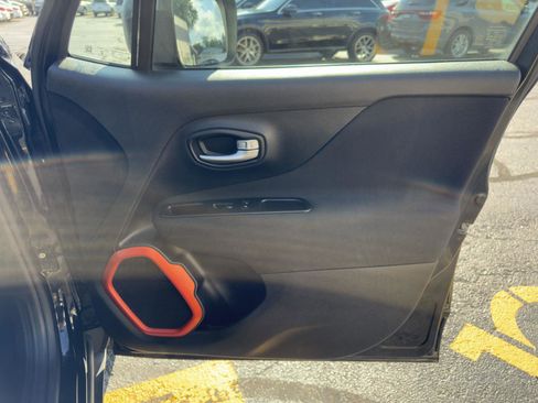 Used 2019 Jeep Renegade Sport image 32