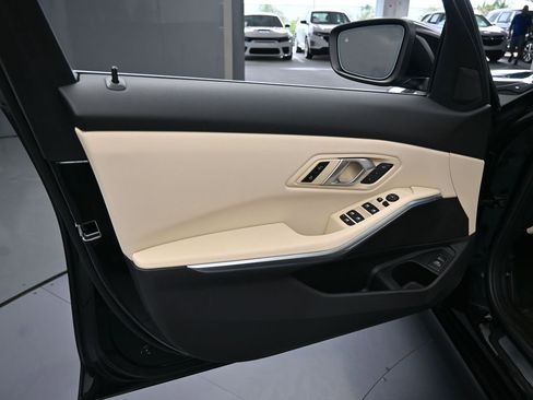 Used 2025 BMW 330i Sedan image 17