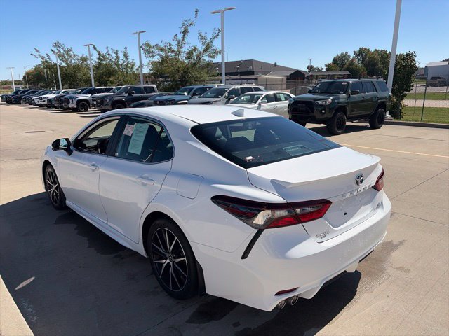 Used 2023 Toyota Camry SE FWD image 5