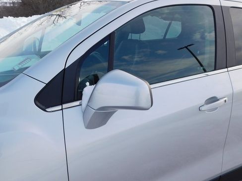 Used 2016 Chevrolet Trax LT w/ LT Convenience Package image 11