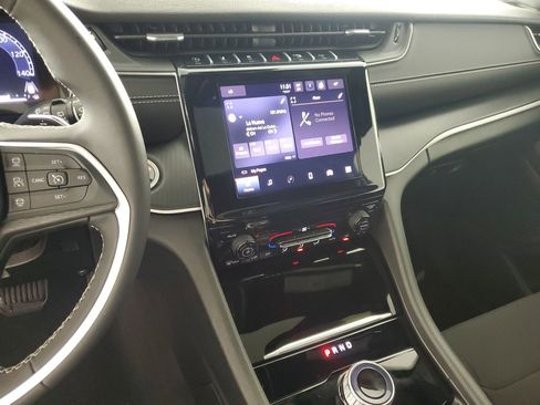 Used 2025 Jeep Grand Cherokee Laredo X image 17