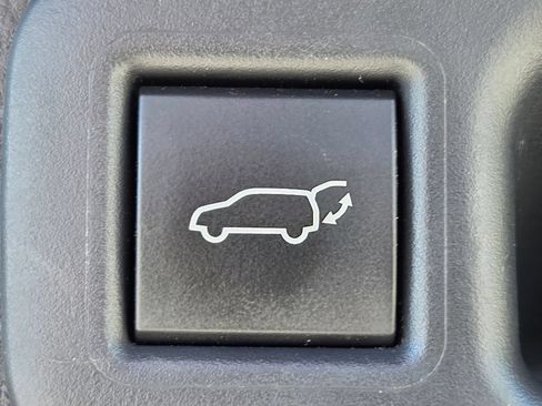 Used 2023 Toyota Highlander Limited AWD/4WD image 36