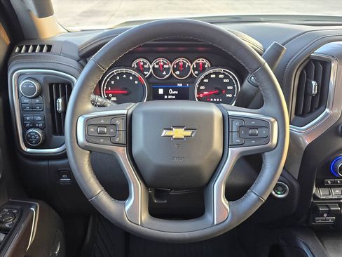 Used 2022 Chevrolet Silverado 1500 LTZ w/ LTZ Premium Package AWD/4WD image 32