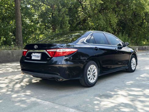 Used 2017 Toyota Camry LE FWD image 9