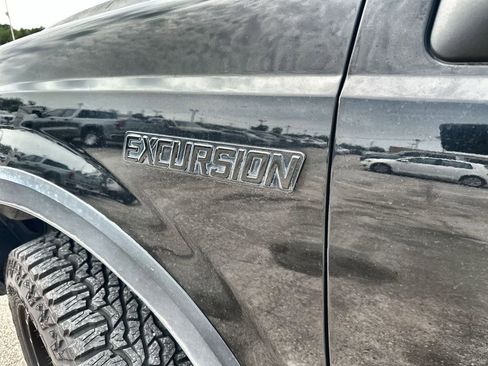 Used 2004 Ford Excursion Limited AWD/4WD image 9