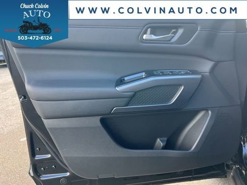 New 2026 Nissan Pathfinder SL image 12