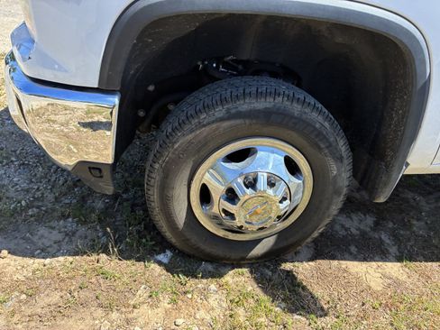 Used 2024 Chevrolet Silverado 3500 LT RWD image 5