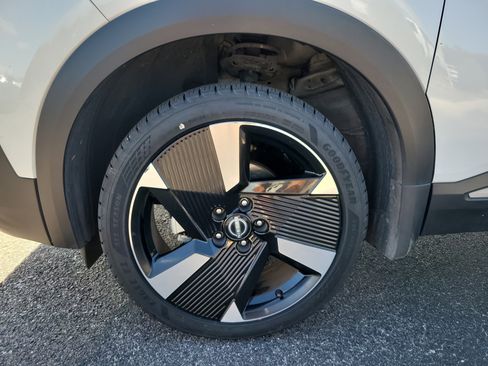 Used 2025 Nissan Kicks SR FWD image 8