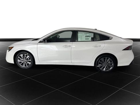 New 2026 Nissan Sentra SL w/ Floor Mat Package FWD image 2
