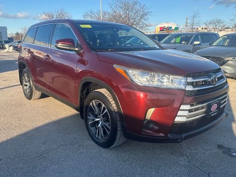 Used 2019 Toyota Highlander LE image 11