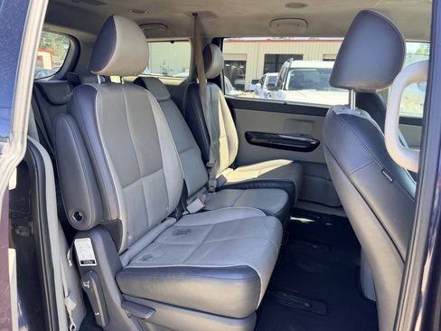 Used 2018 Kia Sedona EX FWD image 19