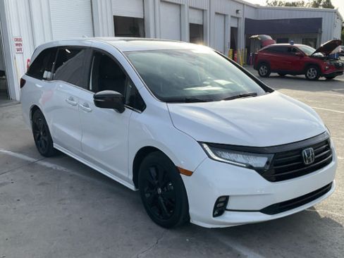 Used 2023 Honda Odyssey Sport image 3