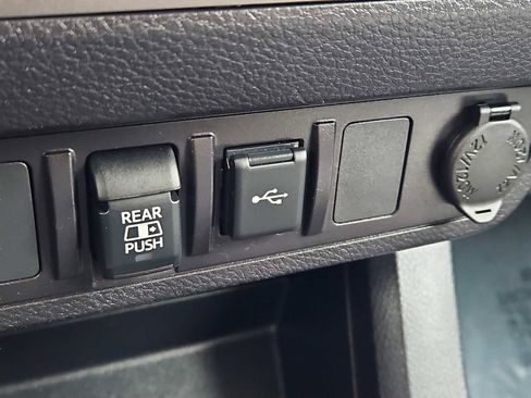 Used 2021 Toyota Tacoma SR5 w/ Trail Edition image 17