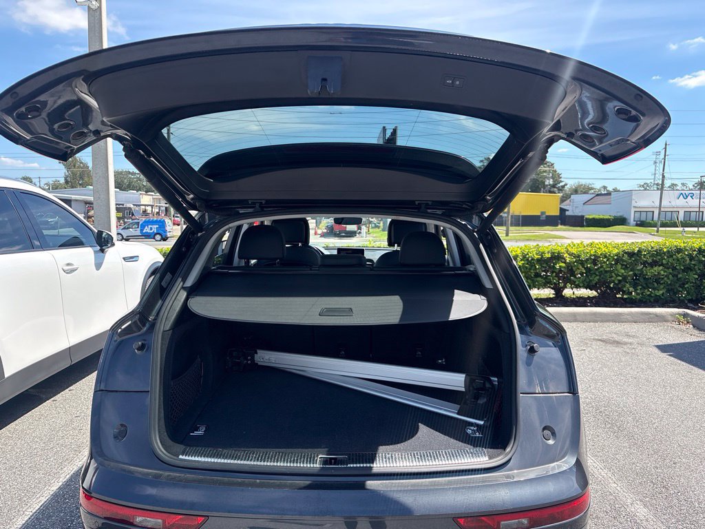 Used 2020 Audi Q5 e Premium Plus w/ Premium Plus Package AWD/4WD image 9