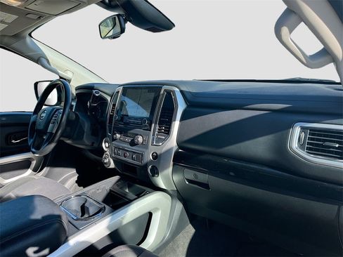 Used 2021 Nissan Titan SV w/ SV Convenience Package image 29