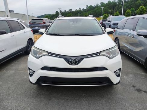Used 2018 Toyota RAV4 XLE FWD image 2