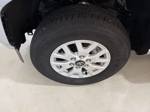 Used 2024 Toyota Tacoma SR5 AWD/4WD image 11
