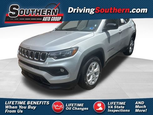 Used 2024 Jeep Compass Latitude AWD/4WD image 1