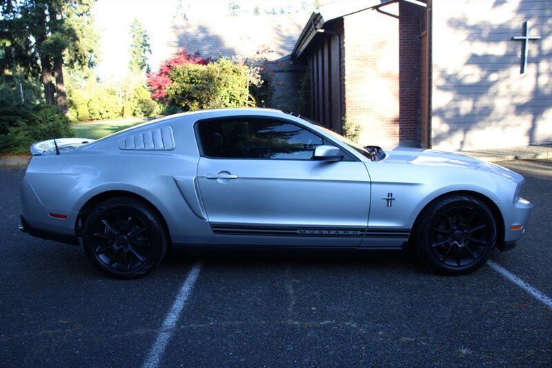 Used 2010 Ford Mustang Premium RWD image 11