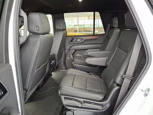Used 2025 GMC Yukon Denali AWD/4WD image 8